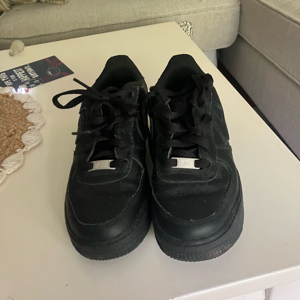 Nike Air Force 1- black on black boys size 6